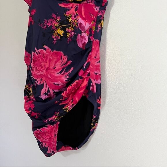 NWT New Garnet Hill Ruched Bandeau One Piece Swimsuit 4 Navy Fuschia Floral - Picture 4 of 8